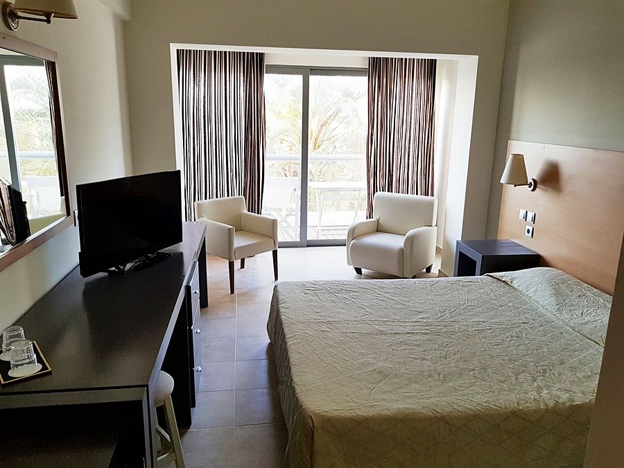 All Senses Ocean Blue Sea Side Resort (Adults Only) Petaloudes ภายนอก รูปภาพ